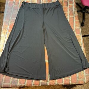 Two Hearts Maternity Black Wide-Leg Capris